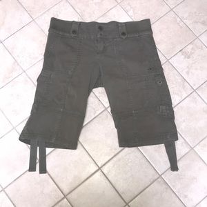 Olive green O’Neill cargo shorts 🏄‍♀️